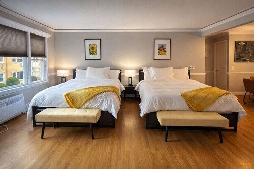 Chicago O’Hare Modern Hotel‑Style Stay w/parking