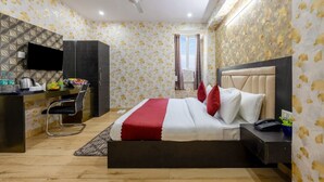 Quarto casal, vista para a cidade | Escrivaninha, espaço de trabalho para notebook, Wi-Fi de cortesia