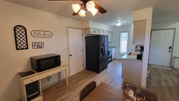 Coffee/tea maker, fridge, microwave, oven