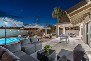 Outdoor dining - Luxury Desert Oasis, Pool, Games, Near Old Town (Scottsdale)