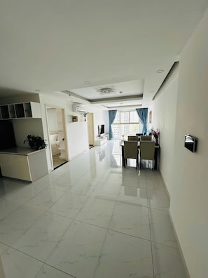 Interior - Diamond Luxury (TAN MY)