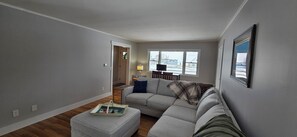 Living area - 4-bedroom house in charming Clayton with river view (Clayton)