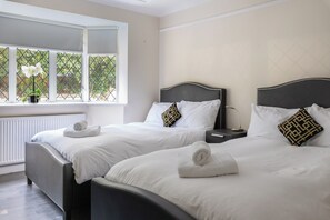 Ferros/tábuas de passar roupa, Wi-Fi, roupa de cama
