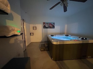 A room with a pool table, a ceiling fan, and a wall-mounted sign. - Three Bedroom Apartment with Sea View (Loviste)