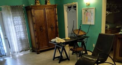 Charming bungalow on 10 acres fruit trees, garden, woods in Stuart with cool AC