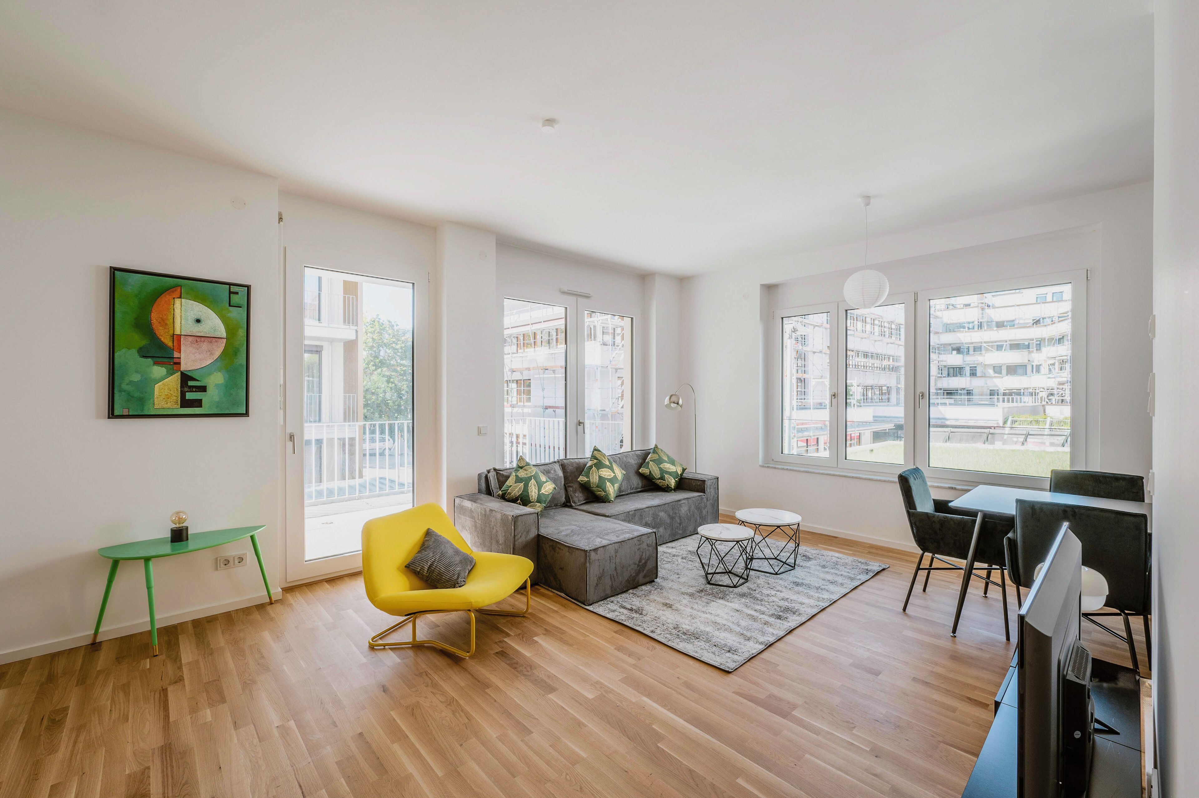 Suíte luxo, sacada, vista para a cidade | Área de estar