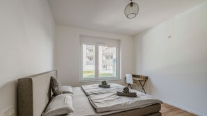 In-room safe, desk, laptop workspace, blackout drapes - EXQUIS 3 Room Serviced Apartment (Böblingen)