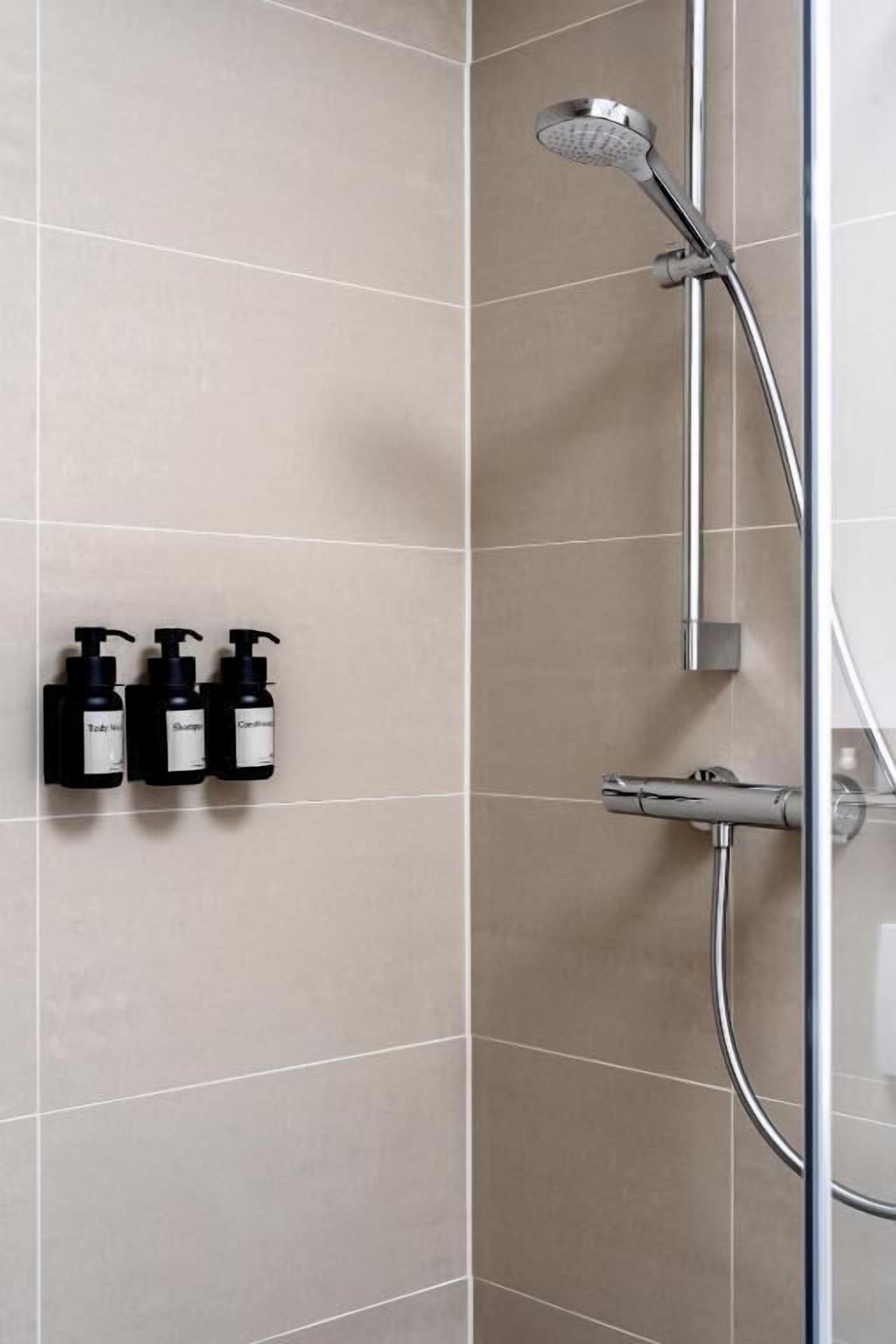 Shower, free toiletries, hair dryer, towels