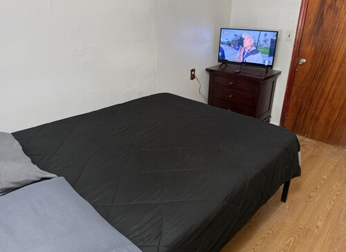 1-bedroom house, near NYC bus/train