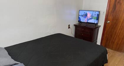 1-bedroom house, near NYC bus/train