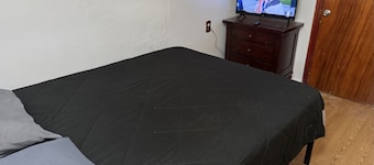 1-bedroom house, near NYC bus/train