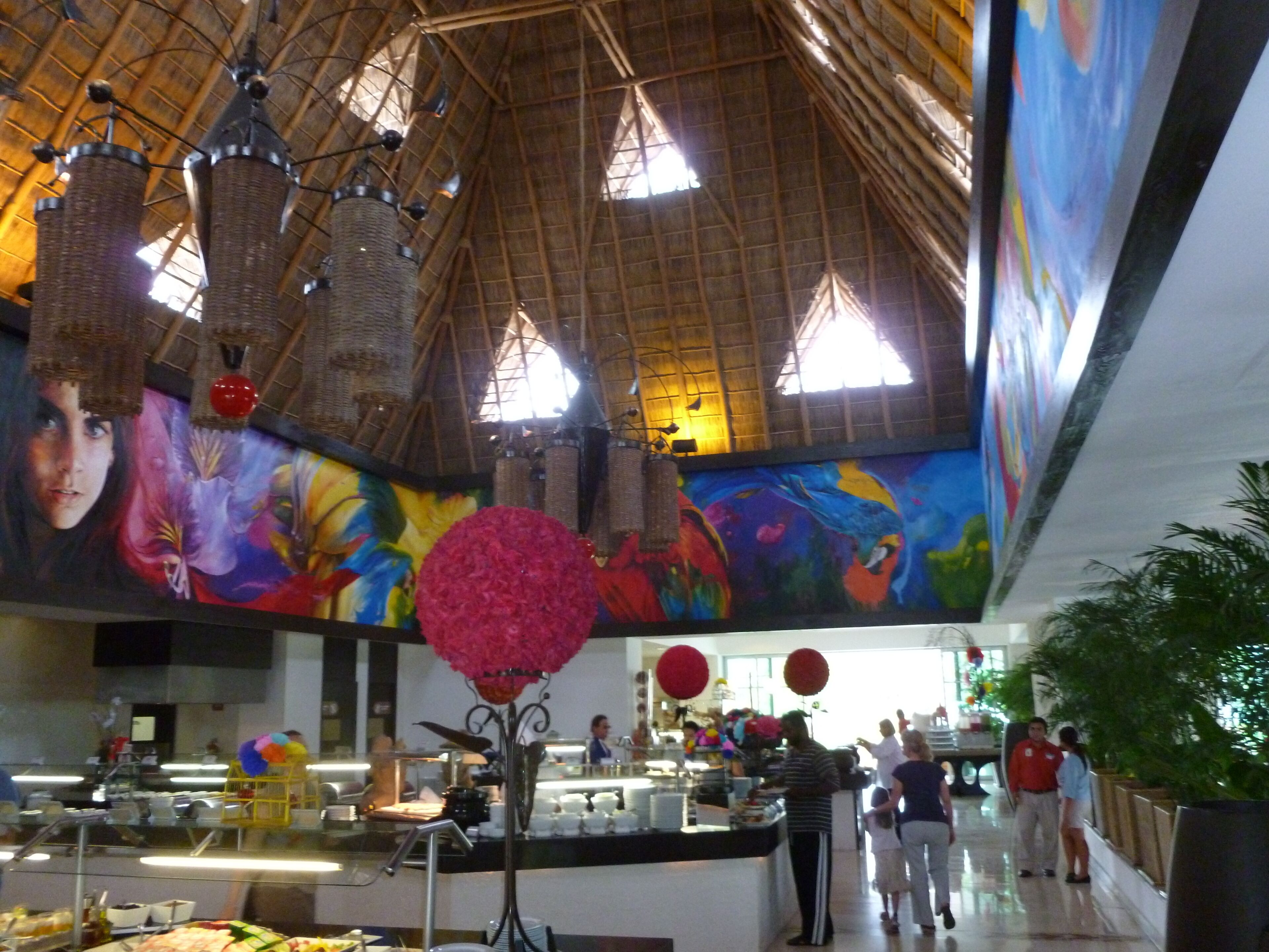 Bữa sáng buffet hàng ngày với phụ phí nhỏ 