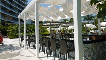 Poolbar