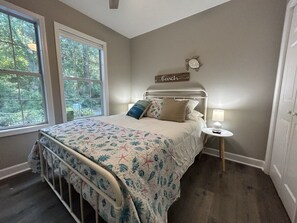 3 habitaciones, tabla de planchar con plancha, wifi y ropa de cama 