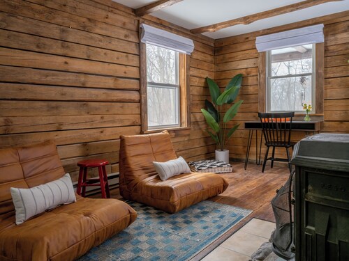 Little Pines Upstate: Cozy 1-bedroom Cabin in Saratoga Springs, NY