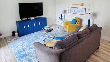 Smart TV, table tennis