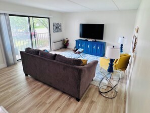 Smart TV, table tennis