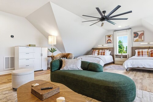Velare at Oakmere Grove | Luxury Golf & Mountain View Shenandoah Retreat