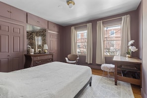 Room - Kendall Sq Gem Perfect for MIT, MGH & Business Travelers Private 2BR Home (Cambridge)