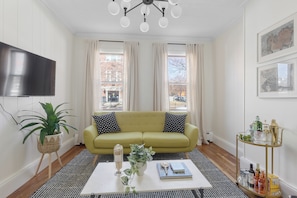 Living area - Kendall Sq Gem Perfect for MIT, MGH & Business Travelers Private 2BR Home (Cambridge)