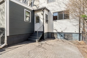 Exterior - Kendall Sq Gem Perfect for MIT, MGH & Business Travelers Private 2BR Home (Cambridge)