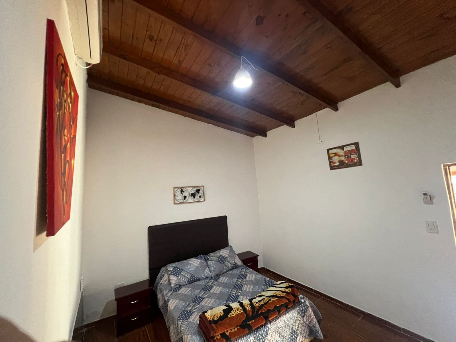 Quarto conforto, varanda | Wi-Fi de cortesia