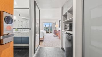 Desk, iron/ironing board, WiFi, bed sheets