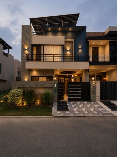 3-bedroom Luxury Home I 4 ACs I Home Office I Family Stay