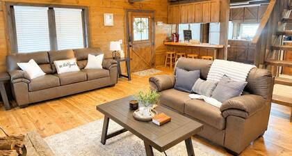Newly renovated Log Cabin