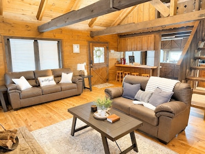 Newly renovated Log Cabin