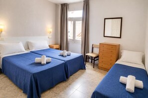 Chambre Triple, balcon, vue ville