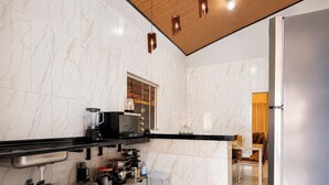 Private kitchen - Casa Santa Barbara 3Q Piscina Aquecida + Sinuca (Pirenópolis)