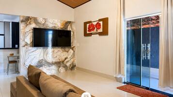 Basic Chalet | Living area