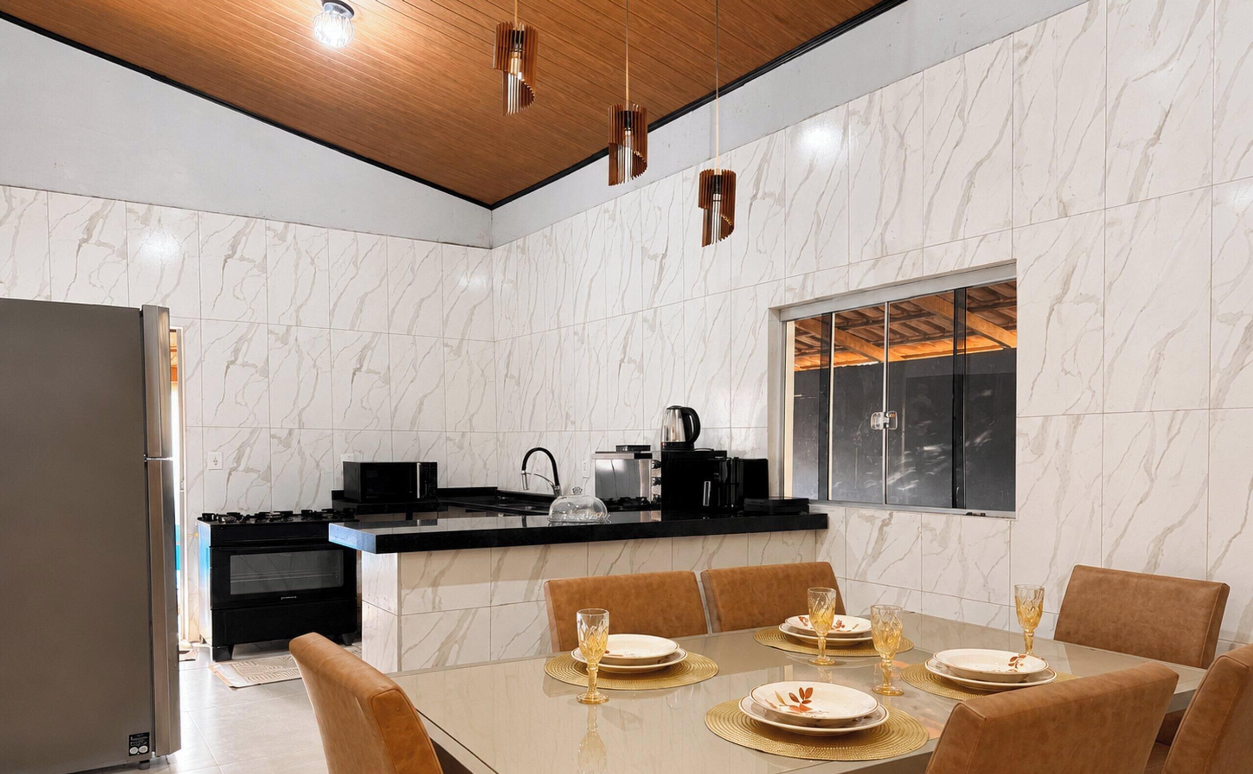 Basic Chalet | Dining