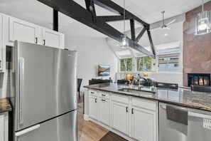 Coffee/tea maker, fridge, microwave, oven - EagleVail Alpine Retreat | Pool, Golf & Pickleball (Avon)
