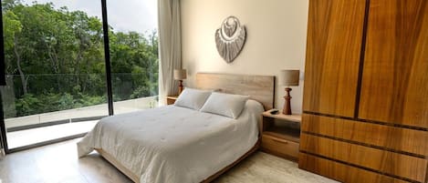 3 bedrooms, desk, iron/ironing board, WiFi