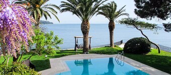 Private 3-Bedroom Waterfront Villa Floor - Pool, Pier & Garden