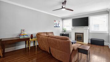 House, 5 Bedrooms, Non Smoking | Living area | 50-inch flat-screen TV with digital channels, Netflix, Hulu