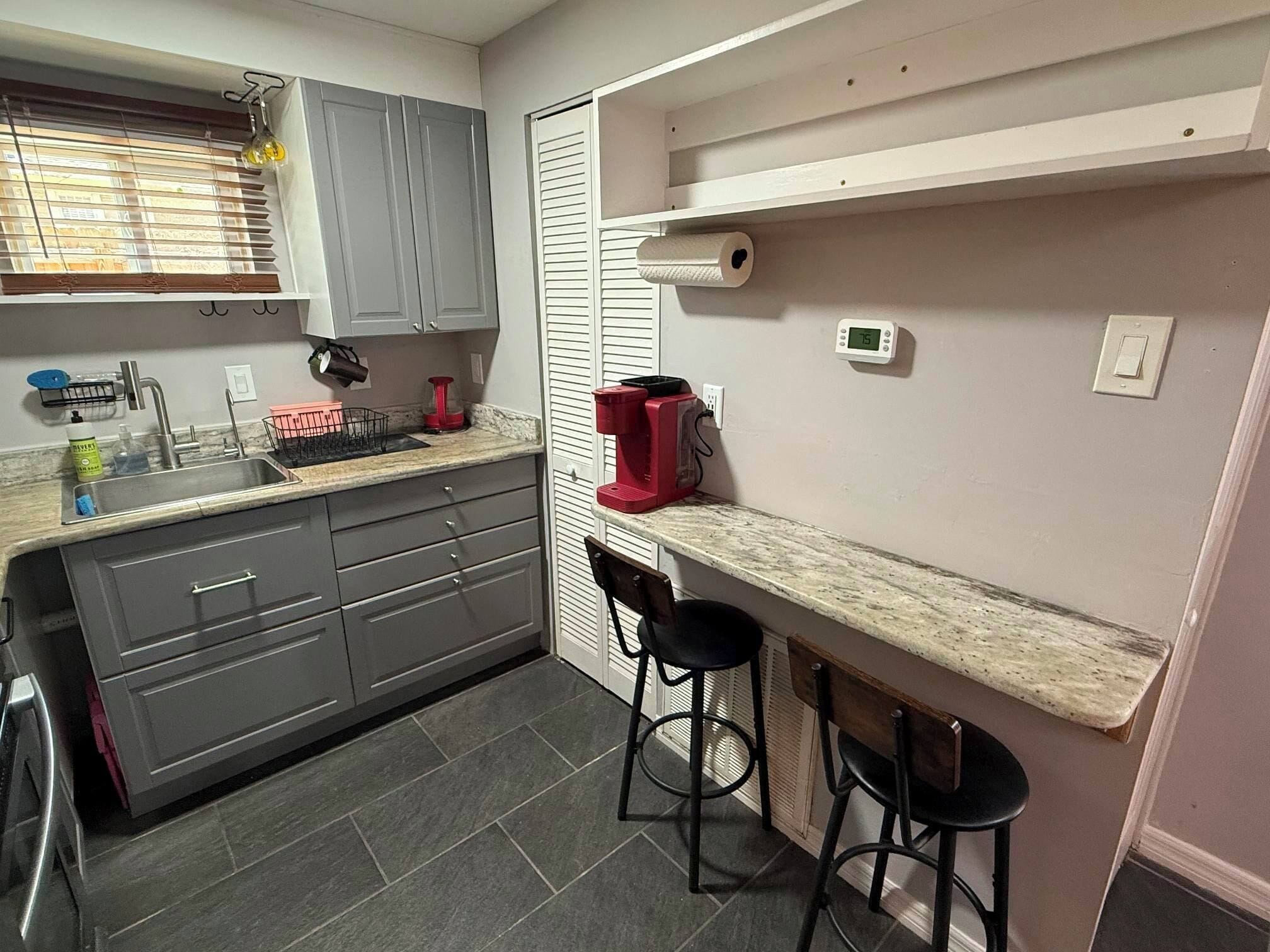 Standard Apartment, 1 Queen Bed, Non Smoking, Pets Allowed | Private kitchen | Coffee/tea maker, fridge, microwave, electric kettle