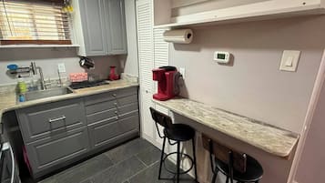 Standard Apartment, 1 Queen Bed, Non Smoking, Pets Allowed | Private kitchen | Coffee/tea maker, fridge, microwave, electric kettle