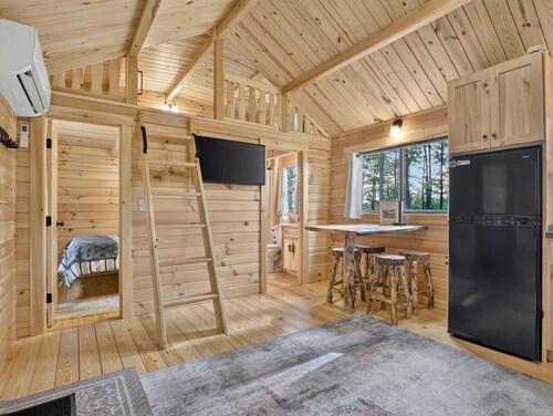Mtn-View Cabin w Deck, Grill & Fire Pit!
