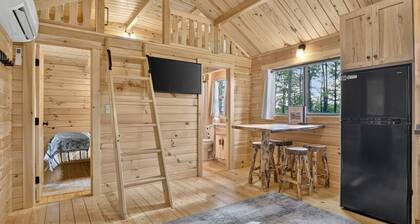 Mtn-View Cabin w Deck, Grill & Fire Pit!