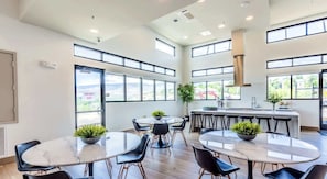 Dining - Brand New 2BR - 2 King Beds, Pool, Gym (Reno)