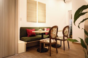 Dining - Authentic Saigon Stay - a Minimalist 2BR Townhouse (Thành phố Hồ Chí Minh)