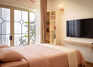 2 bedrooms, in-room safe, desk, iron/ironing board - Authentic Saigon Stay - a Minimalist 2BR Townhouse (Thành phố Hồ Chí Minh)