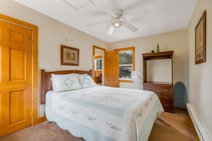Iron/ironing board, Internet, bed sheets - 2-bedroom duplex unit by Trout Haven Pond (Estes Park)