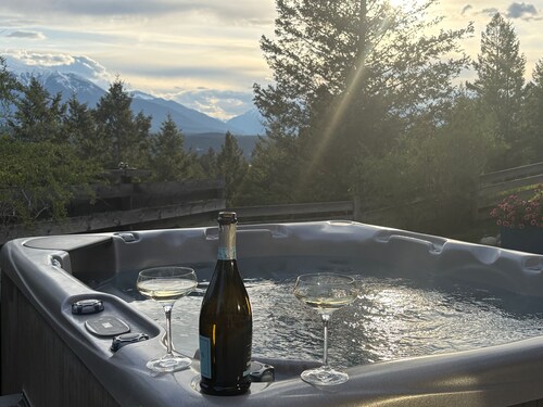 Invermere Getaway with Stunning Views and Hot Tub!