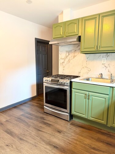 "Apt C " - Next to Hiking Trail - Second Floor