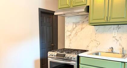 "Apt C " - Next to Hiking Trail - Second Floor