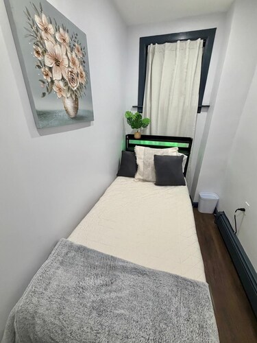 "Apt C " - Next to Hiking Trail - Second Floor